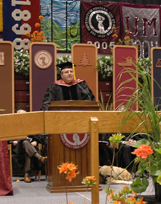 George Kerscher delivering his acceptance speech.